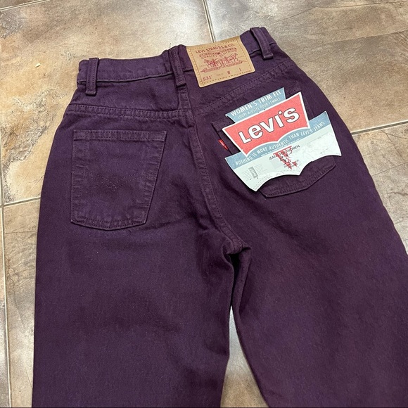 Vintage Deadstock High Rise Levi’s Jeans in Eggplant 24 - Picture 4 of 9